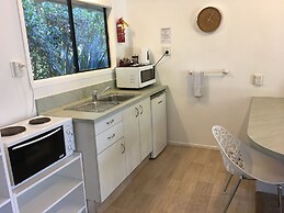 Colonial House Motel