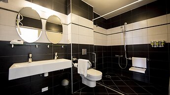 Dolphin Suites & Wellness Curacao