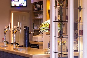 Heath Cottage Hotel