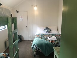 Peppertree Lodge - Hostel