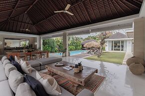 Chandra Bali Villas
