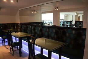 Hotel Calima Real