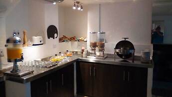 Hotel Calima Real