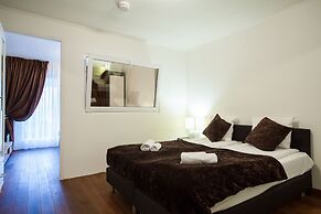 Alex Rooms