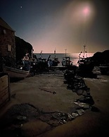 Cadgwith Cove Inn