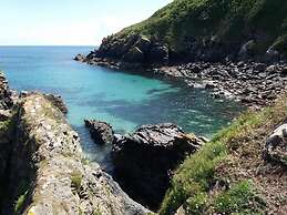 Cadgwith Cove Inn
