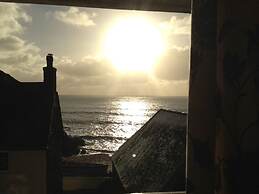 Cadgwith Cove Inn