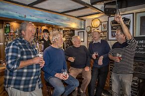 Cadgwith Cove Inn