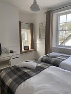 Cadgwith Cove Inn