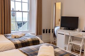 Cadgwith Cove Inn