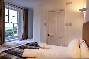 Cadgwith Cove Inn