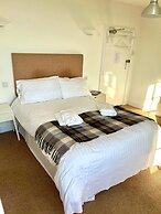 Cadgwith Cove Inn