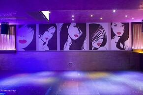 Elite Crystal Hotel