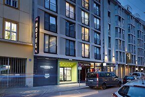 Hotel Demas City
