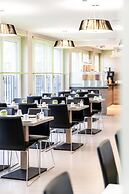 Hotel Demas City