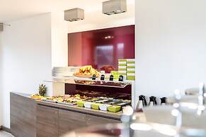 Hotel Demas City