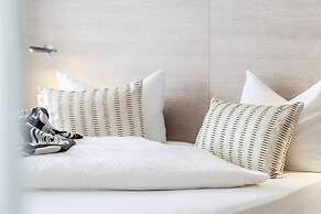 Hotel Demas City