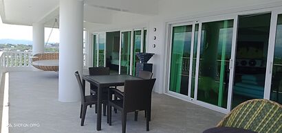Lingganay Boracay Hotel Resort