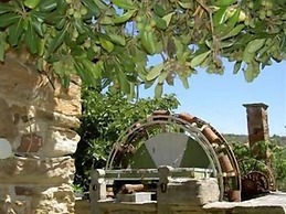 Topakas House