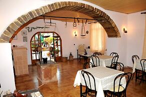 Topakas House
