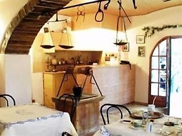 Topakas House