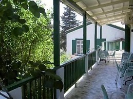 Topakas House