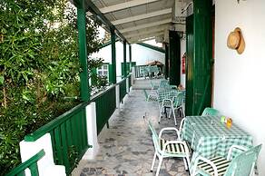 Topakas House
