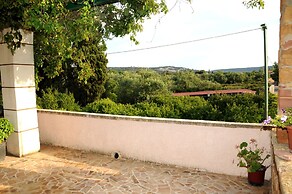 Topakas House