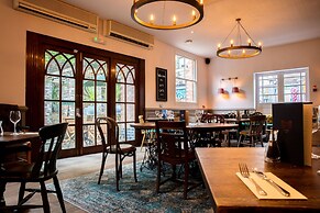 The City Gate Hotel