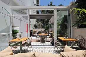 Jewel Beachfront Boutique Hotel