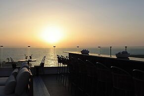 Jewel Beachfront Boutique Hotel