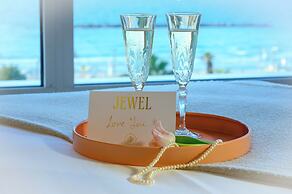 Jewel Beachfront Boutique Hotel