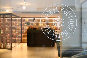 Jewel Beachfront Boutique Hotel