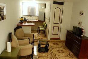 LYNIK La Casa de Blanca