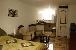 LYNIK La Casa de Blanca