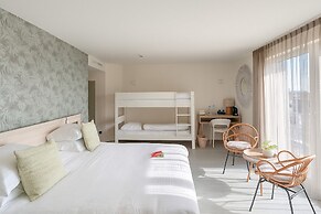 Beach Hotel Helios by CW Hotel Collection