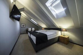 Hotel Noir