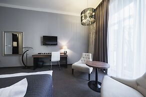 Hotel Noir