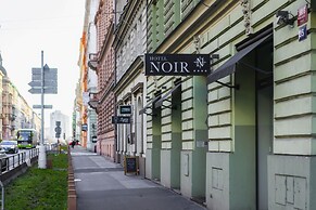 Hotel Noir