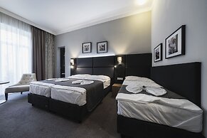 Hotel Noir