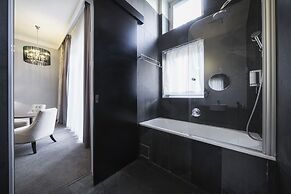 Hotel Noir