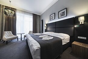 Hotel Noir