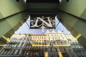 Hotel Noir