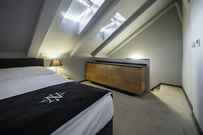 Hotel Noir