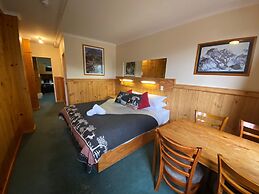 Candlelight Lodge
