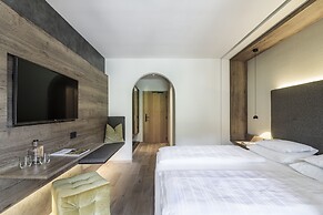 Christof Hotel