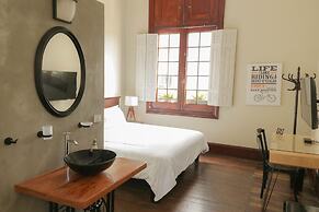 1900 Hostel