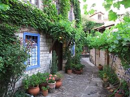 Saxonis Houses