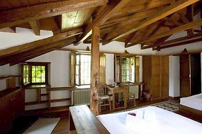 Saxonis Houses