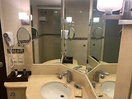Astur Hotel y Suites